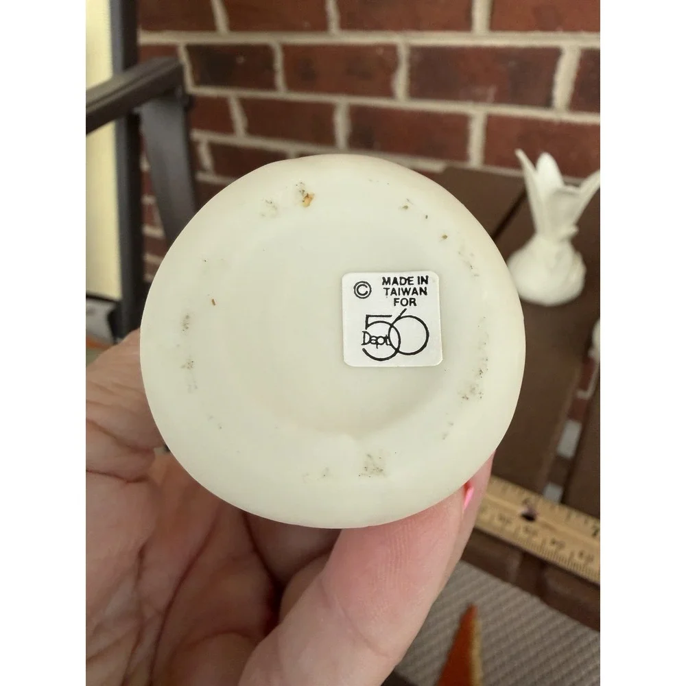 Vintage DEPT 56 Ivory Amaryllis Bulb Porcelain 3.5